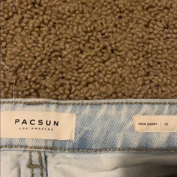 Pacsun Light Wash Mom Jean Shorts - Picture 3 of 3